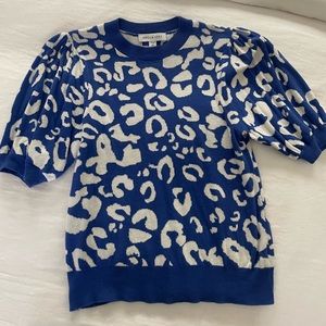 Amour Vert like new sweater XS